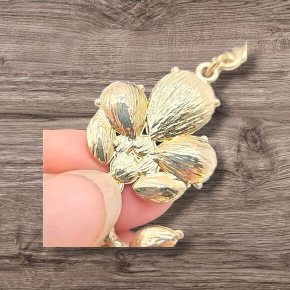 Vintage Elegant Gold and Red Floral Necklace - Picture 4 of 4